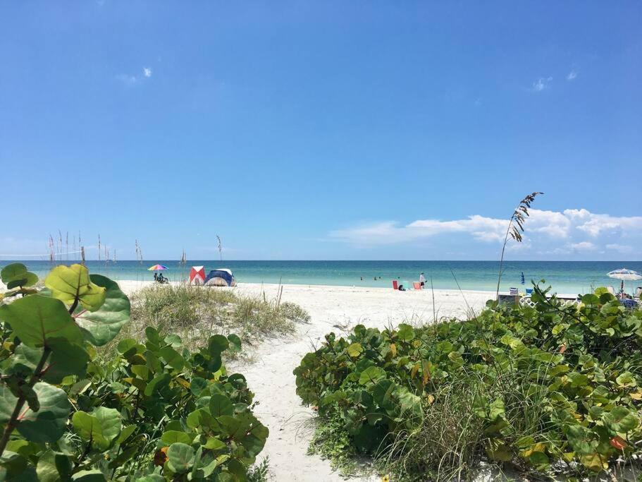 Joyce'S Beachfront #3 Apartamento Clearwater Beach Exterior foto